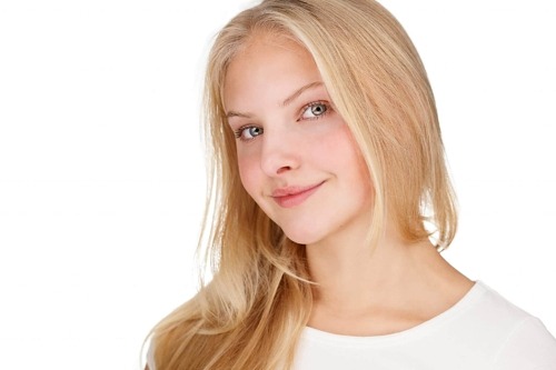 Headshot of AnnePhoto by: http://pro-snaps.stream